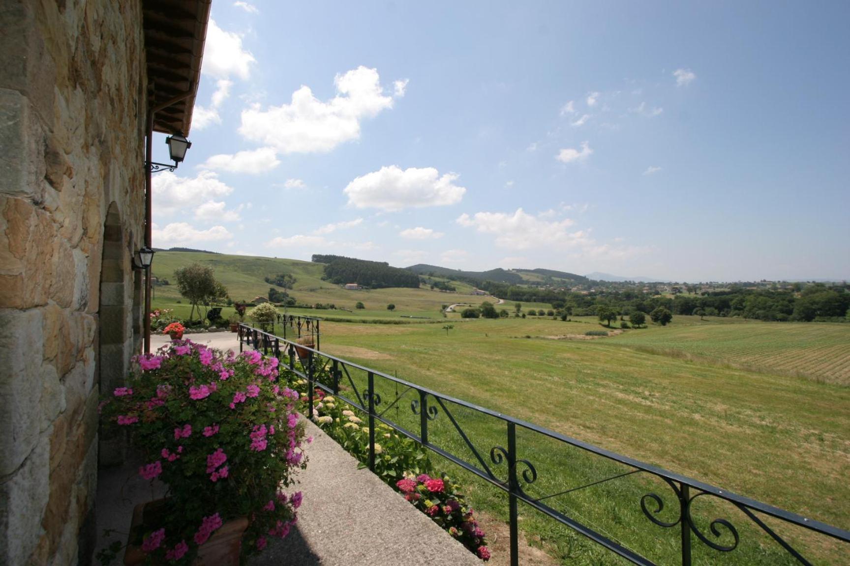 Habitaciones Y Estudios- Hotel "Posada De Cantabria El Solar" - Cenas Y Gintonic- Bar -Terraza Panoramica กาลิซาโน ภายนอก รูปภาพ